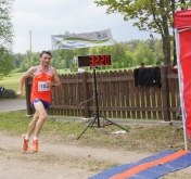 Zwycięzca Wojciech Kopeć z Olsztynka na mecie z rekordem trasy