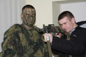 Młodzież ze Smolajn z wizytą w wojsku