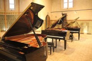 Nowe fortepiany dla uczniów powiatowej szkoły muzycznej
