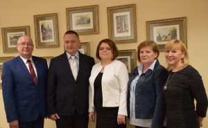 Nowy Zarząd Powiatu w Olsztynie. Od lewej: Wojciech Ruciński, Andrzej Abako, Małgorzata Chyziak, Alicja Wąsik, Bożena Wojarska.