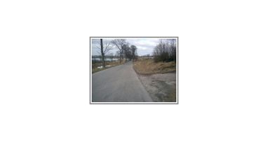 Nowy deptak i r&oacute;wna droga nad jezioro Rink
