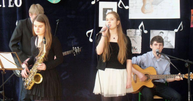 Pamięć o wielkim bardzie nie wygasa