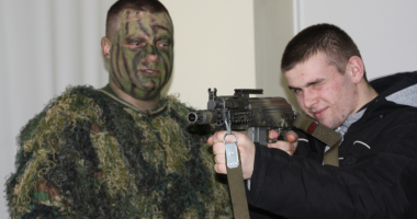 Młodzież ze Smolajn z wizytą w wojsku