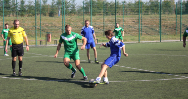 Policjanci z pucharem