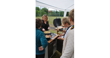 Śniadanie przy stawie