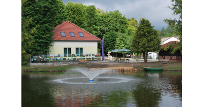 Śniadanie przy stawie