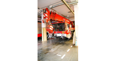 Uroczysta zbi&oacute;rka - przekazanie opon