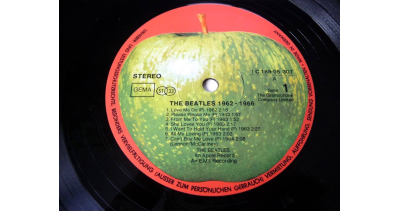 Wiecz&oacute;r przy płytach winylowych