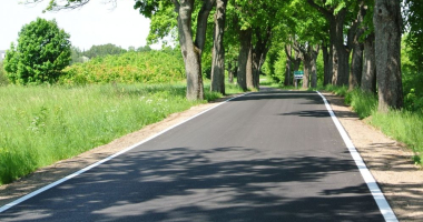 Przebudowane kolejne 3 odcinki powiat&oacute;wek