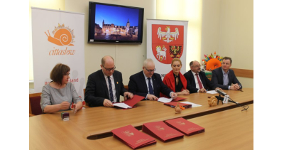  Podpisanie um&oacute;w na rewitalizację