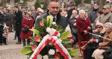 Powiat uczcił ofiary katyńskie i smoleńskie