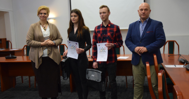 Uczniowie z Biskupca z palmą zwycięstwa