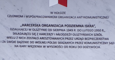 Tablica upamietniająca harcerzy Iskry