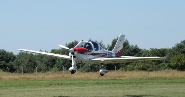 Przyjaciele z XXII Międzynarodowego zlotu na lotnisku w Gryźlinach